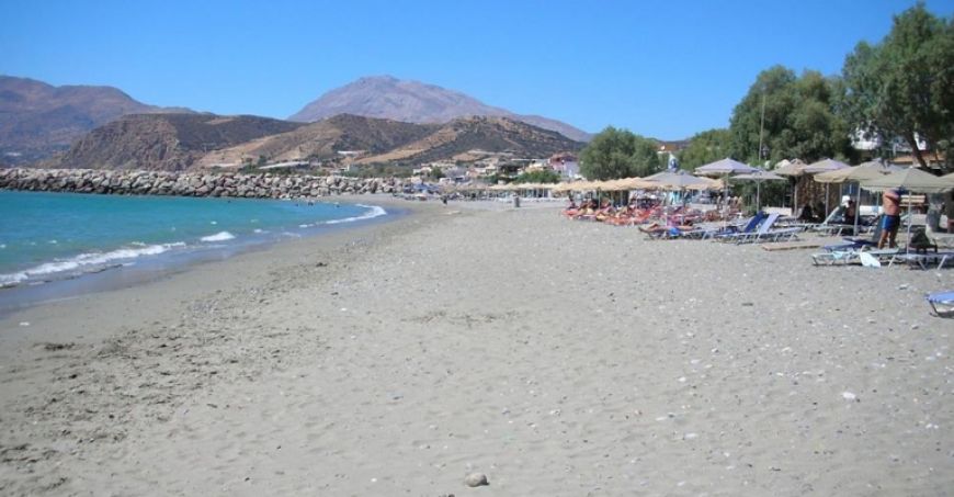 Kokkinos Pyrgos beach